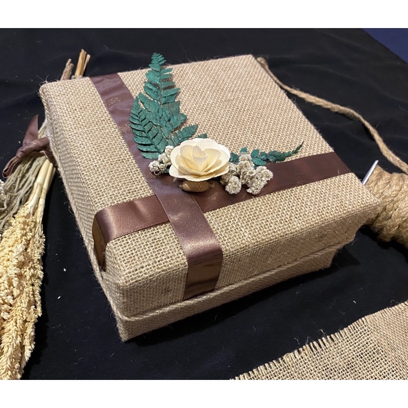 

Gift Box Premium/ Gift Box Goni/ Gift Box Hampers/ Box Hampers Imlek/ Box Hampers Valentine/ Box Hampers Idul Fitri/ Gift Box Rustic
