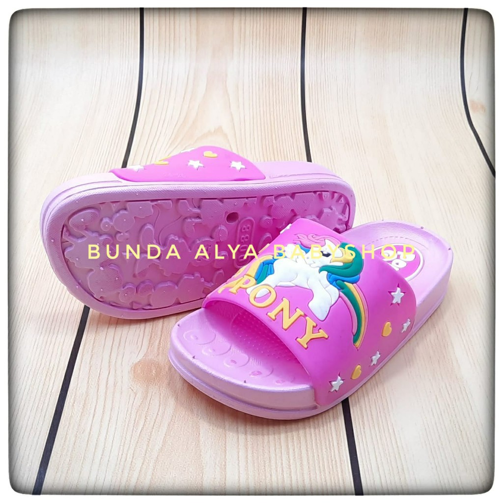 Sendal Anak Perempuan Karet Usia 5 Tahunan IMPORT Unicorn - Sandal Anak Harian Anti Licin PINK 33