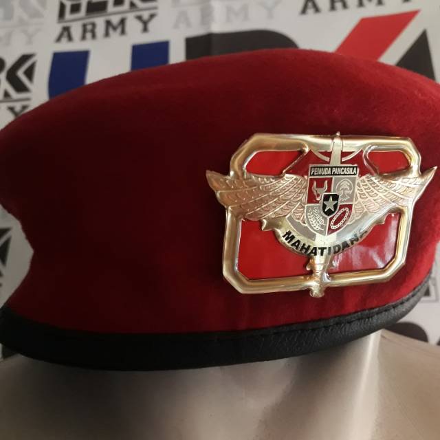 Topi baret pemuda pancasila