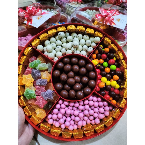 

Hampers / Parsel /Paket Coklat Toples mix 5/6 var Delfi Lagie