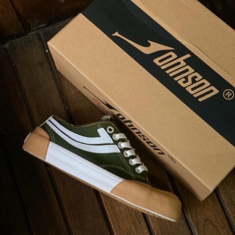SepatuJohnson