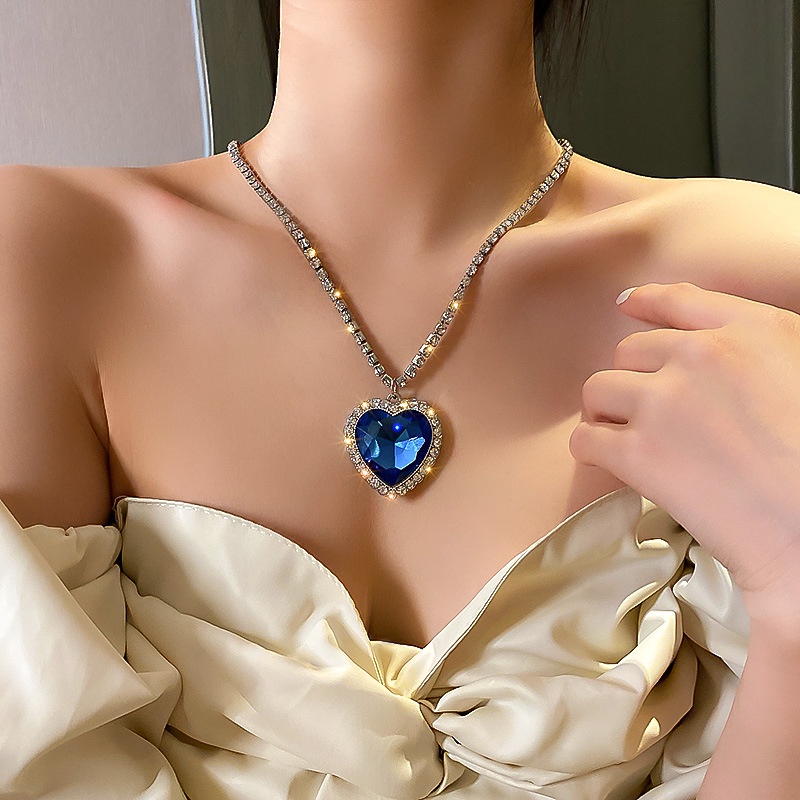 Kalung Liontin Kristal Berlian Imitasi Warna Biru Laut Desain Hati Titanic Forever Untuk Wanita