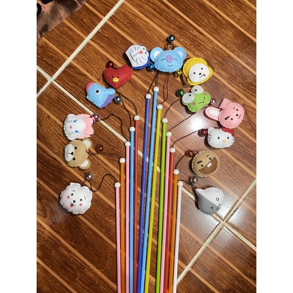 Mainan Kucing BTS Mainan Tongkat Kucing Mainan Kucing Lonceng Mainan Bulu Kucing Mainan Tongat Bulu kucing Mainan lonceng kucing mainan kucing murah Karakter BTS BT21