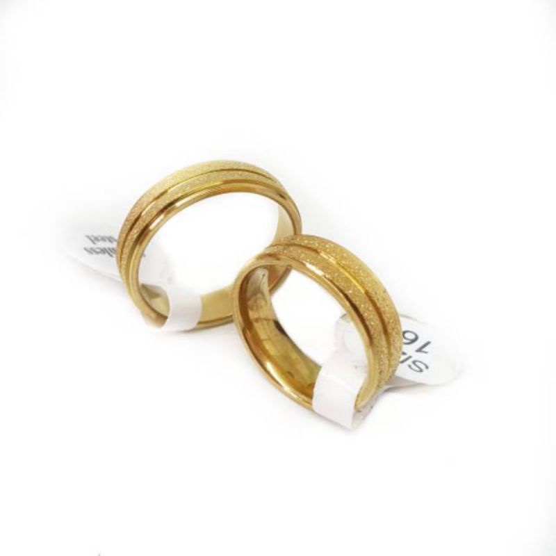 Cincin Titanium Gold garis ukir pasir