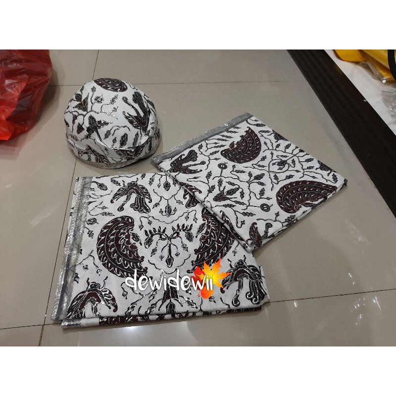 Sepasang Jarik Prodo + Blangkon, Motif Sido Asih Cilik