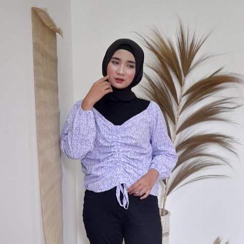 MOXIE BLOUSE LILAC MOTIF BUNGA SERUT TENGAH