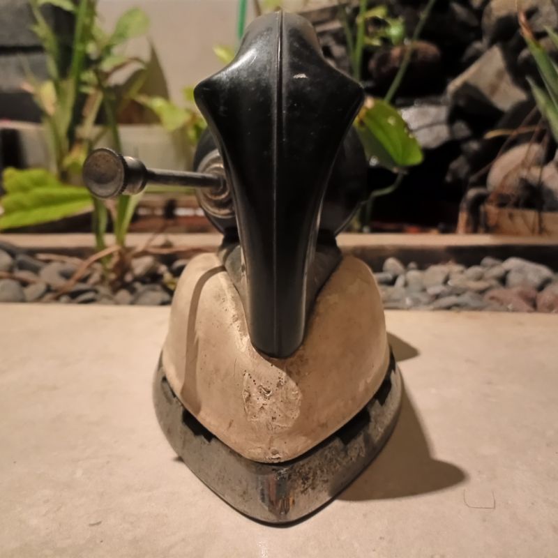 SETRIKA JADUL ( BARANG ANTIK)