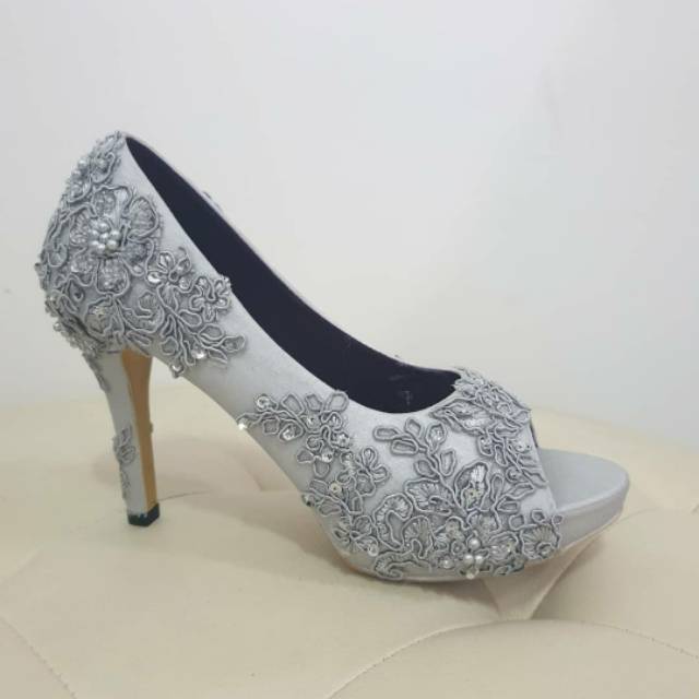 

SLIGHT Peeptoe Brukat Silver Display Stock 38