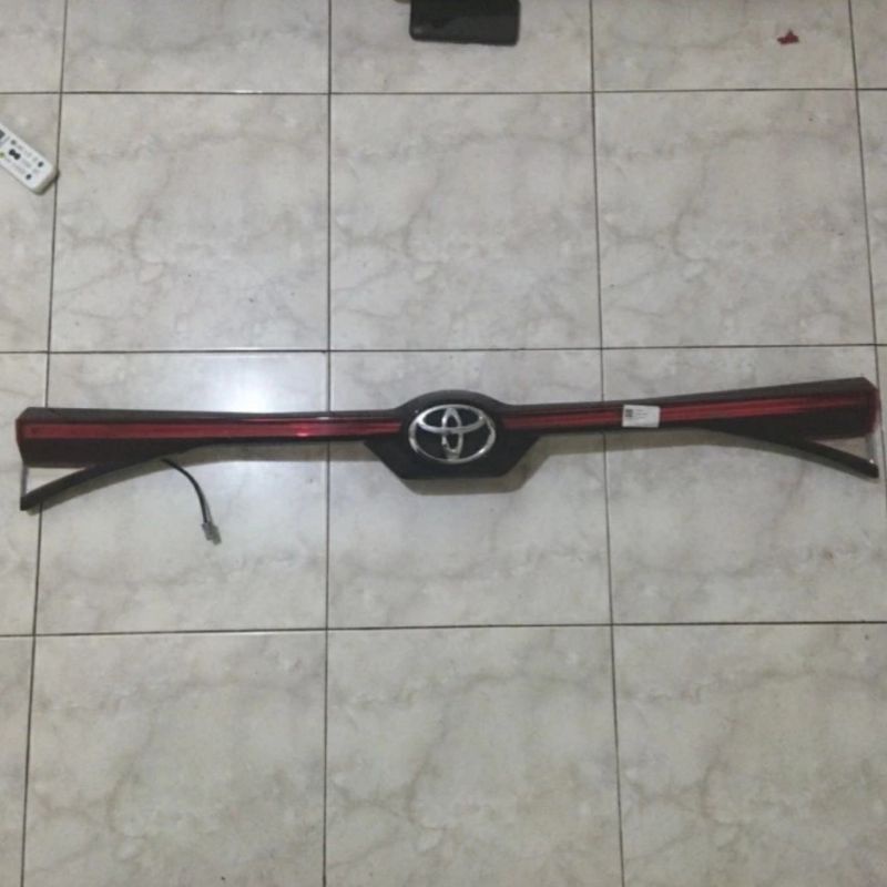 Reflektor Trunklid Bagasi Avanza Veloz 2022
