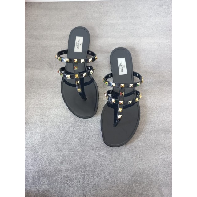 VALENTINO ROCKSTUD FLAT RUBBER SANDAL