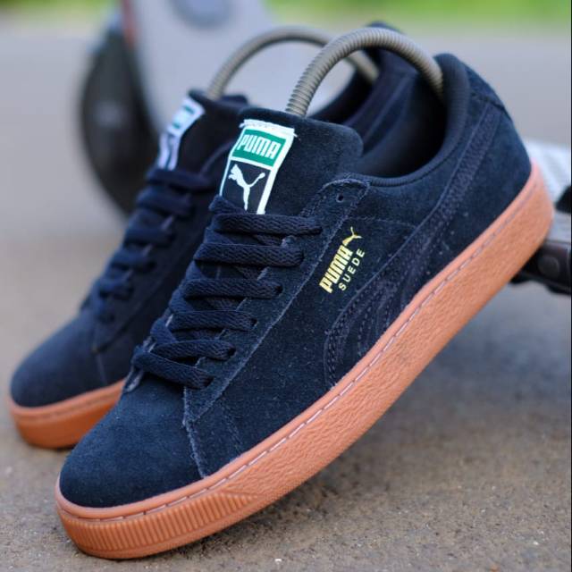 Puma suede  black black gold sold gum