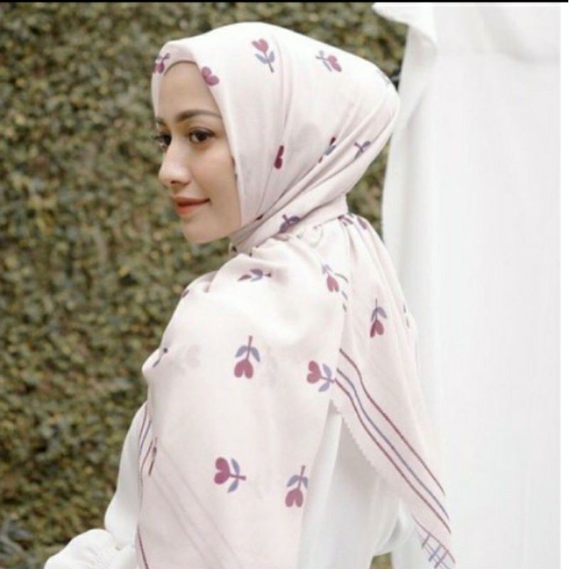 Preloved Ceria Scarf Vanilla Hijab