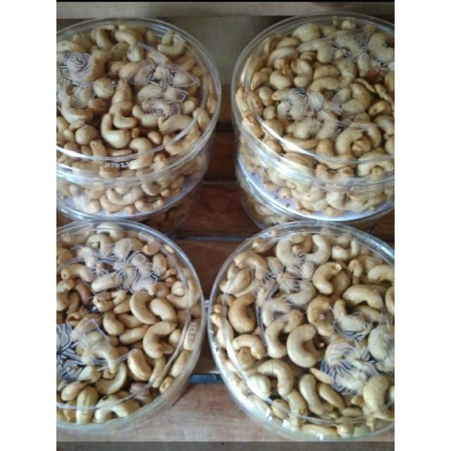 

KACANG METE SUPER 1/2 KG