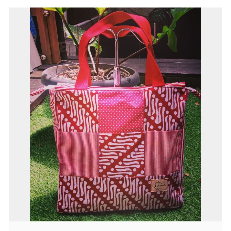 Parang Batik Merah Tote bag