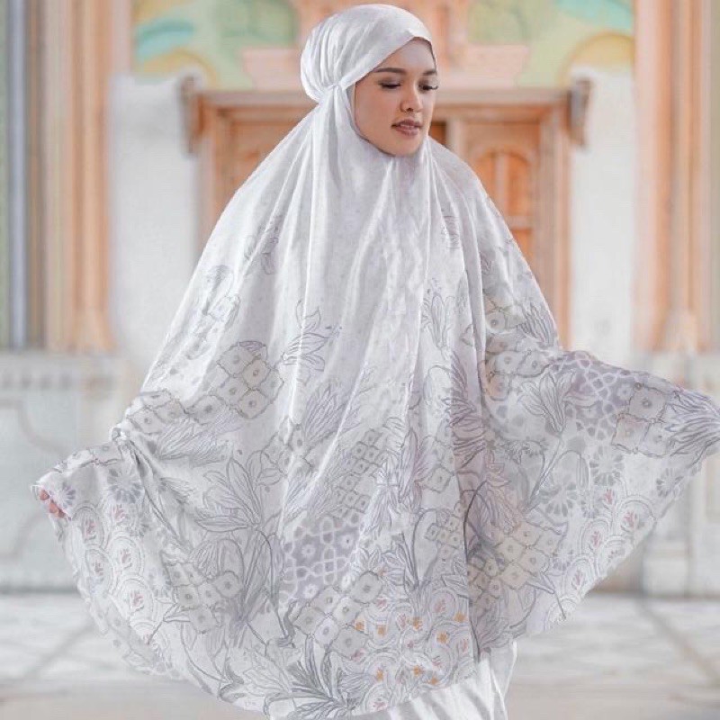 Buttonscarves Maharani Prayer Robe White