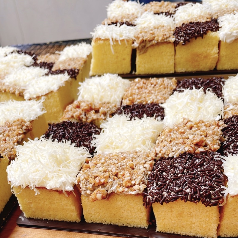 

Bolu Jadul Premium Sponge Cake Potong Keju Ceres Mocca Nougat