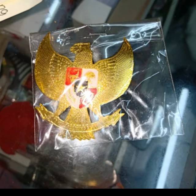 Pin garuda kuningan