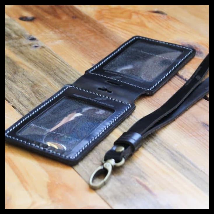 

BEST SELLER !!! ID CARD HOLDER KULIT CUSTOM NAMA & LOGO NAME TAG KULIT HITAM TERLARIS