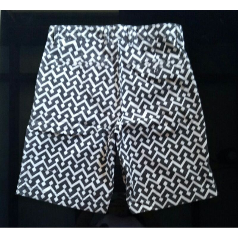 Celana Pendek Pria Motif Branded Sisa Eksport