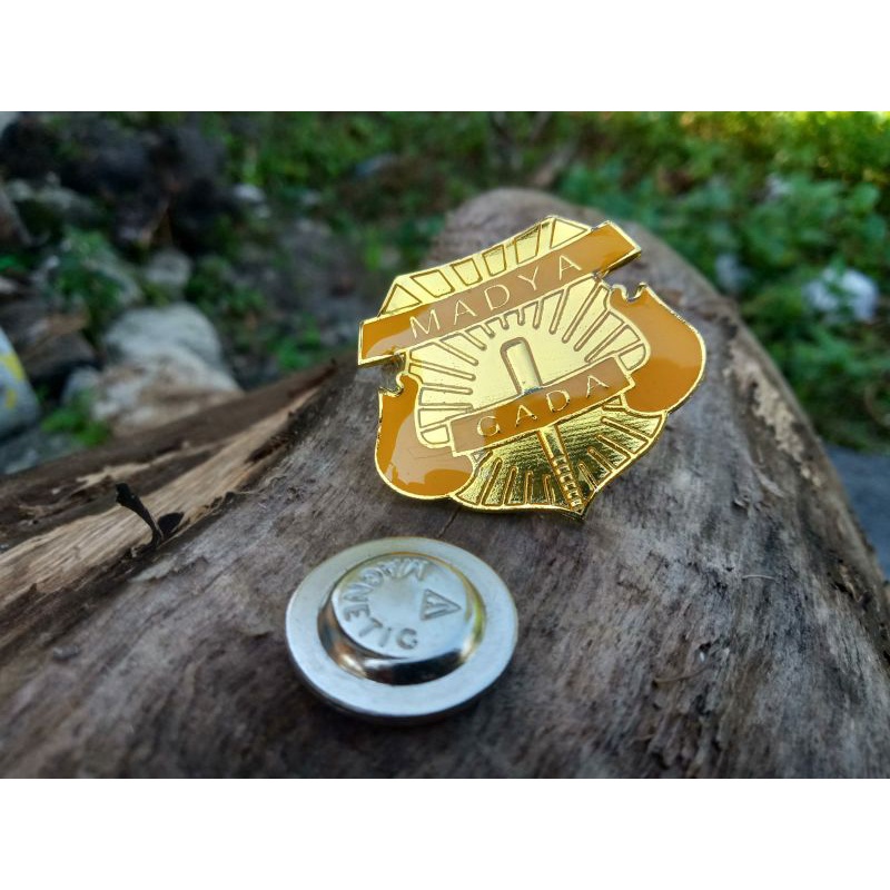 pin gada madya magnet satpam