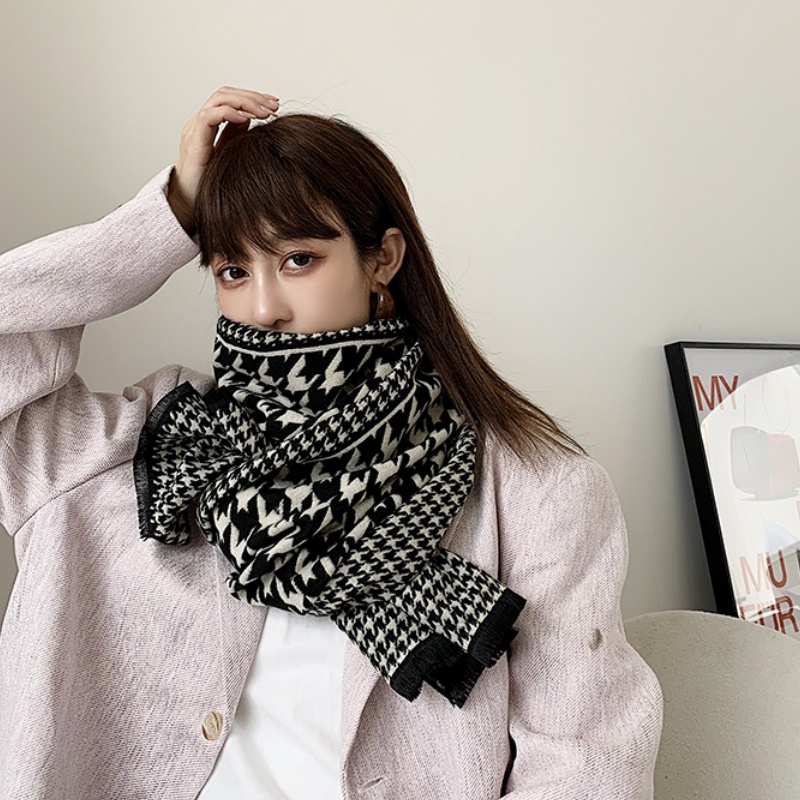 Syal "Edna" 65 x 190 Anggun motif Houndstooth yang mewah Bahan High Grade Cashmere Immitation