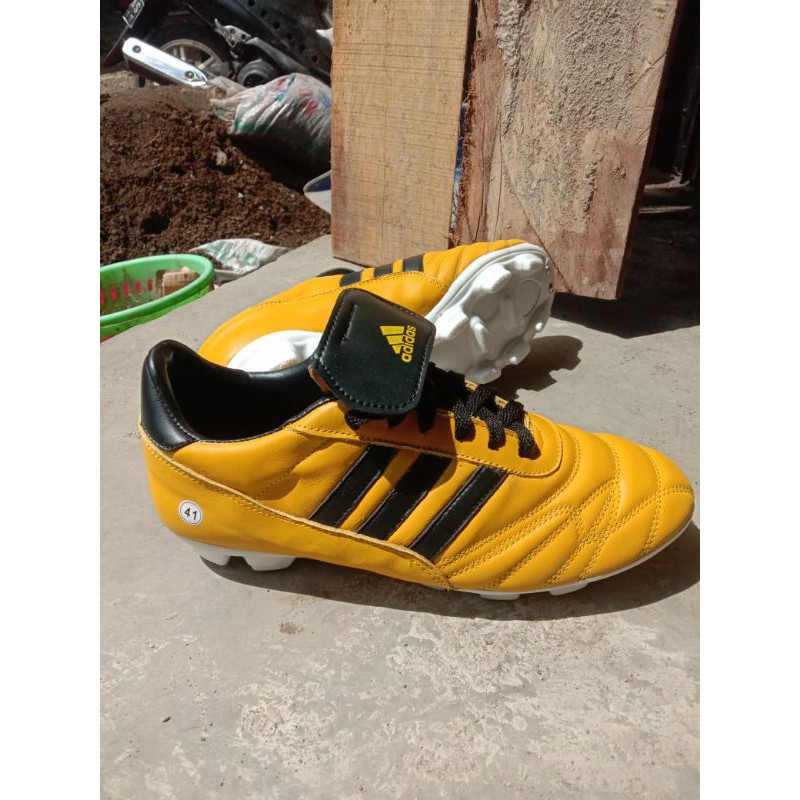 sepatu bola kulit lapang rumput asli kulit termurah