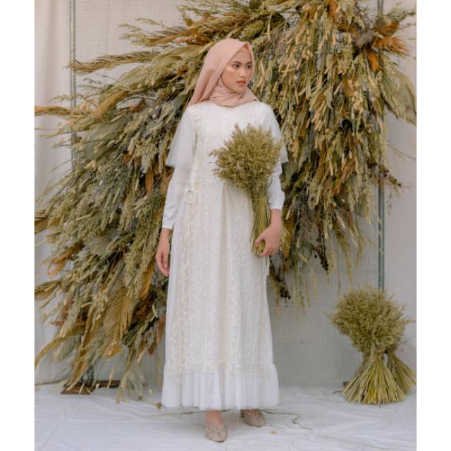 Cordoba Dress Lily Wearing Klamby