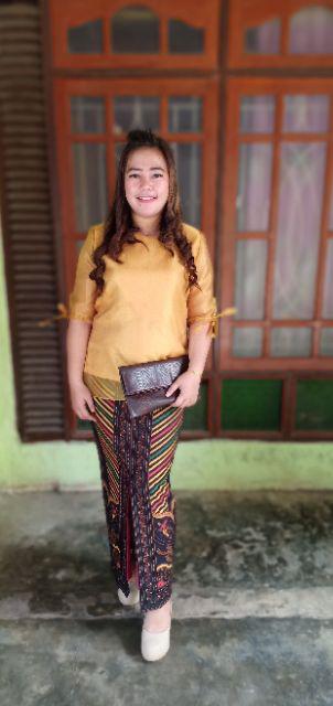 Batik Solo Kain Sogan Seragam Keluarga Nikah Sutera Dobby Colet Cabut Jogya Pola Jarik Lawasan