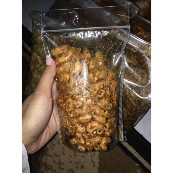 

MAKARONI BUMBU KACANG DAN DAUN JERUK (STANDING)