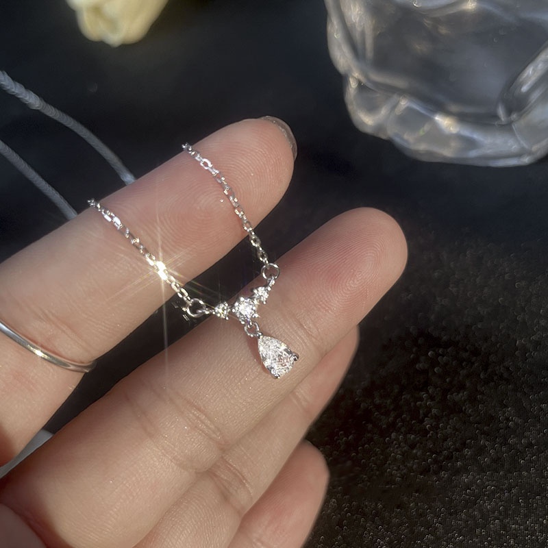 Kalung Rantai Liontin Kristal Bentuk Tetesan Air Warna Silver Untuk Wanita