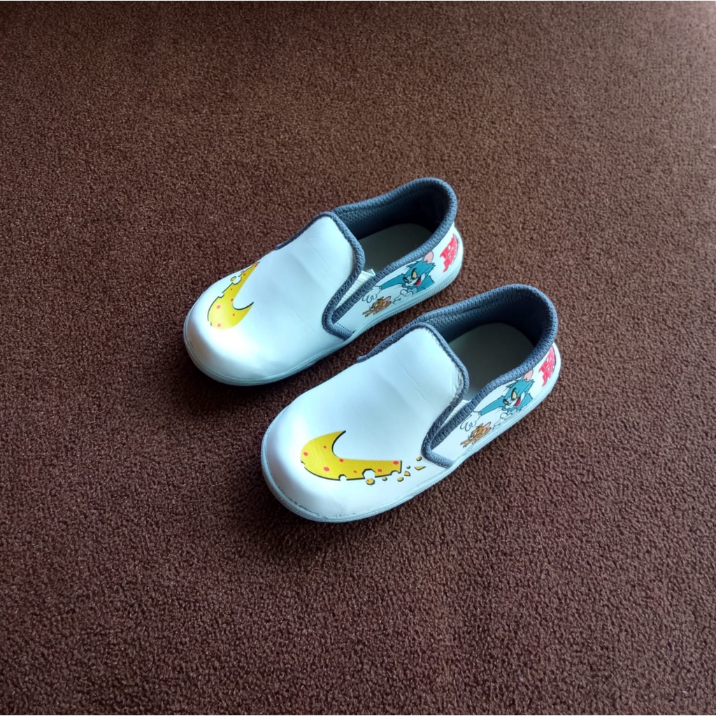 Keyla - Sepatu Slip On Motif Tom &amp; Jerry Terbaru Dan Trendi - Putih