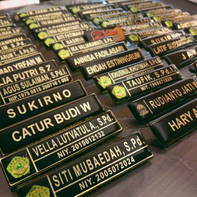 Nama Dada Gold Peniti | Name Tag Express