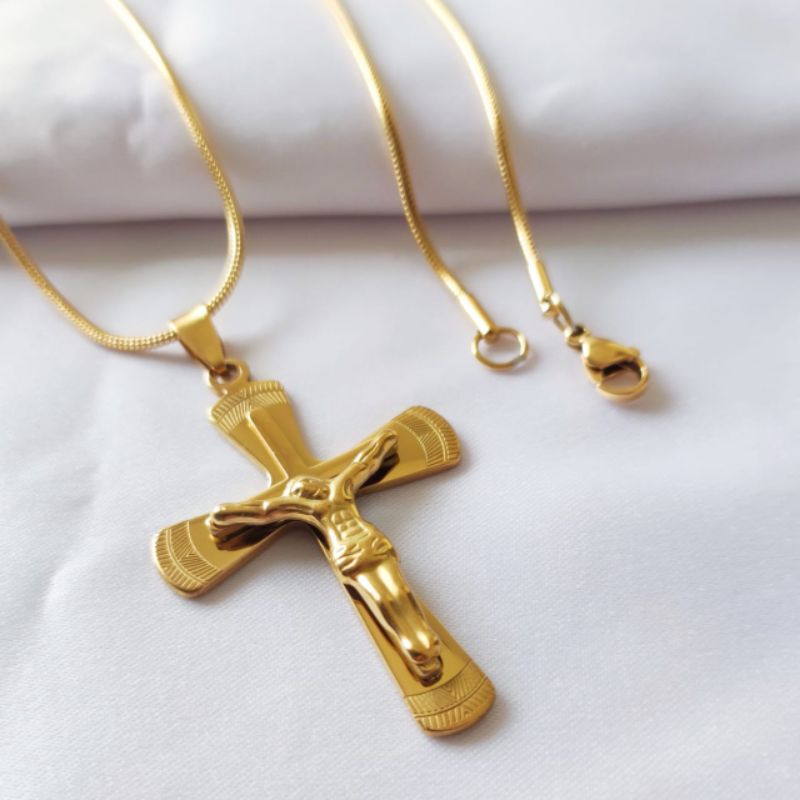 Kalung Salib Yesus Kalung Salib Titanium Pria dan Wanita Warna Emas