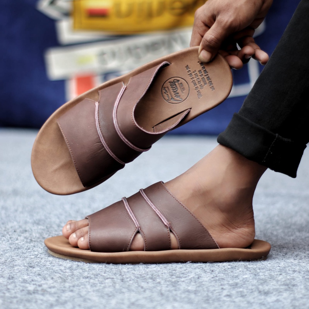 MOLK|Sandal Slop Pria Kulit Asli Trendy Original Santai Traveling Cowok Hitam Murah