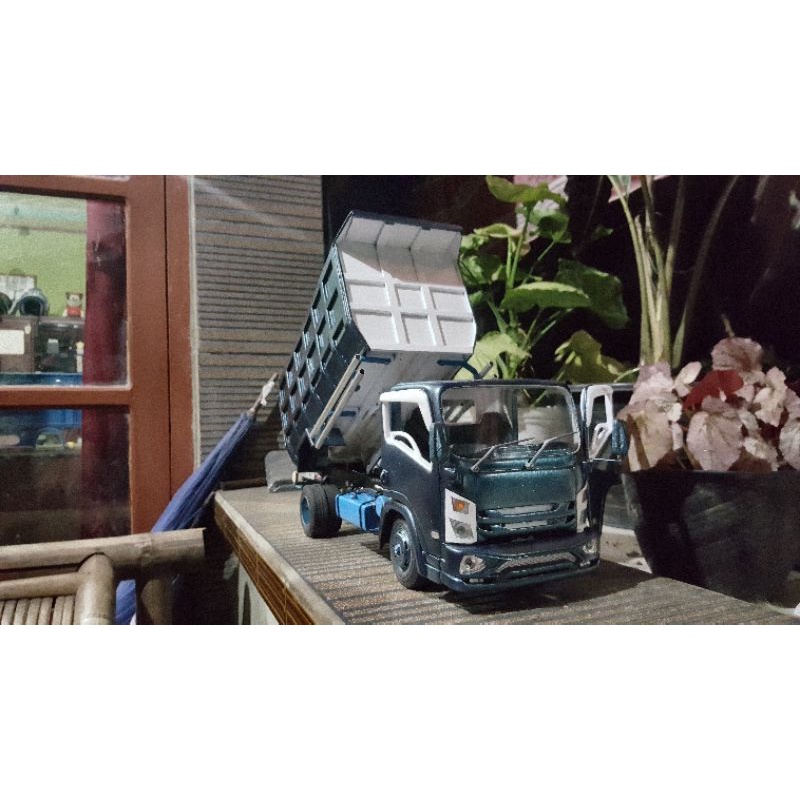 Miniatur Isuzu Nmr71 Dump Index 10