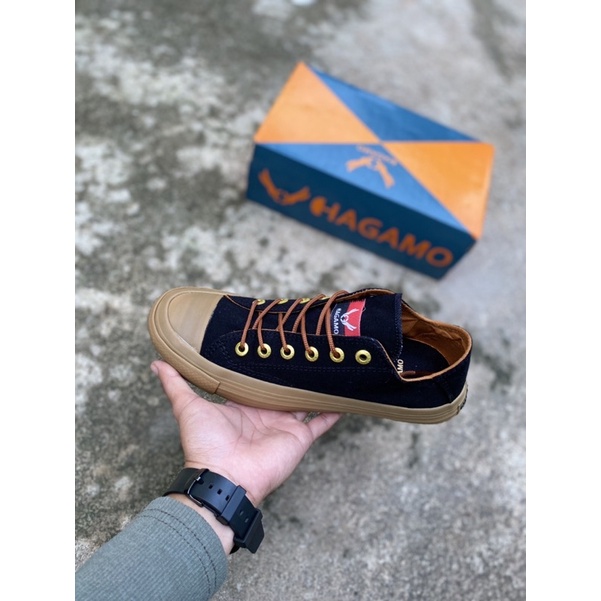 SEPATU HAGAMO ORIGINAL,SEPATU SNAEKERS HAGAMO, SEPATU PRIA DAN WANITA