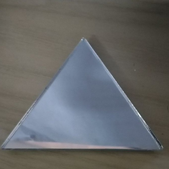 kaca cermin tempel dinding