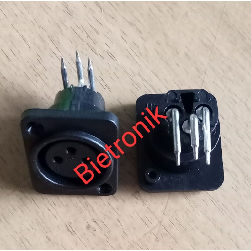 Socket input XLR kaki bengkok Female