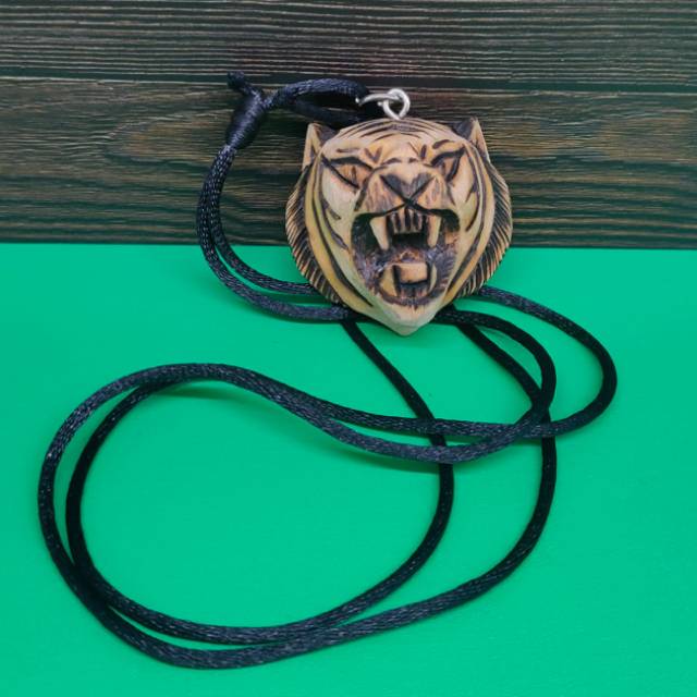 Kalung Ukir Kayu Sancang Kaboa Motif Harimau