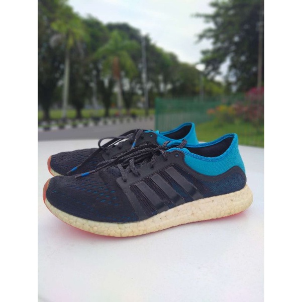 Sepatu ADIDAS ROCKET BOOST