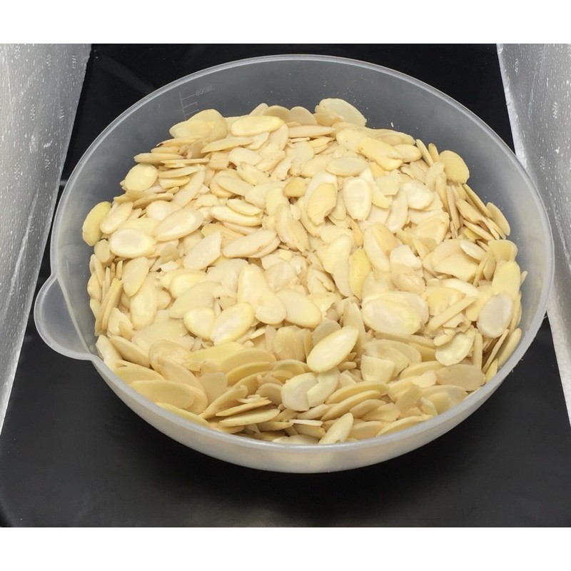 

almond slice/almond/kacang alomnd slice repack 100gr