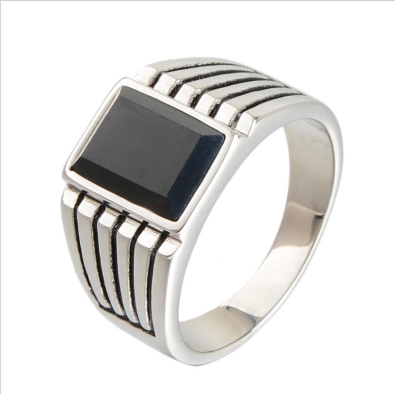 Cincin Jari Baja Titanium Perak Kristal Permata Hitam Antik Perhiasan Fashion Pria Punk Rings