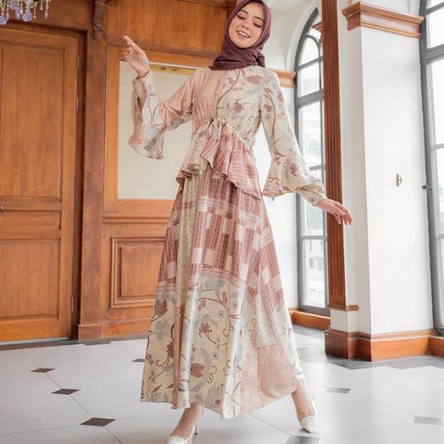 nara dress wearing klamby