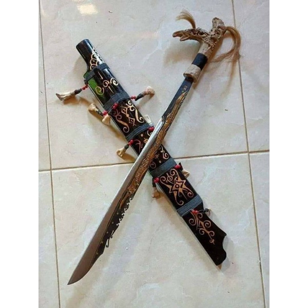 mandau,senjata khas paser dan dayak.