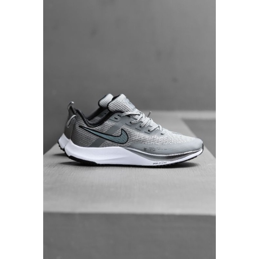 Nke zoom rival fly 3 grey