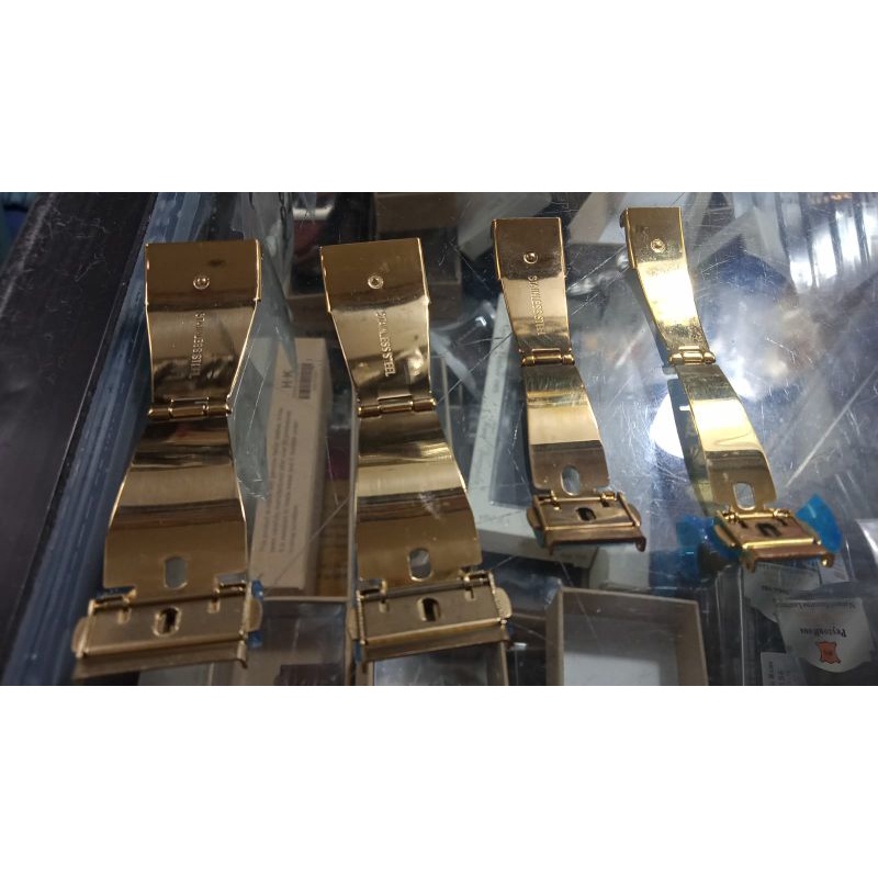 Buckle Jam Tangan Warna Gold