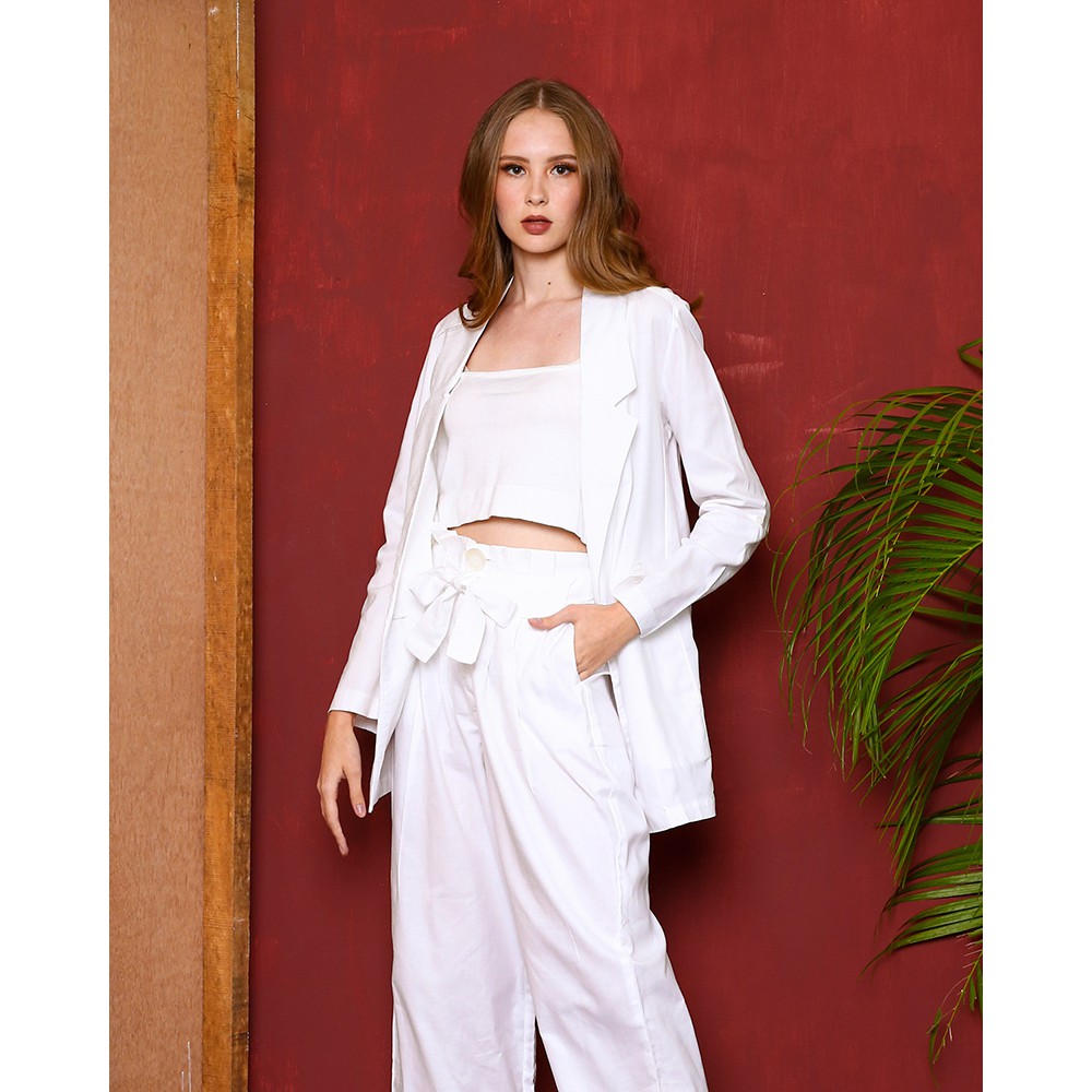 SCHONCOUTURE Charlotte Top Outwear White Atasan Wanita SCHONCOUTURE Charlotte Top Outwear White Atasan Wanita