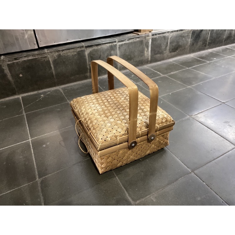 Besek Bambu/ Besek Sokase/ Showcase/ Box Sokase Tangkai