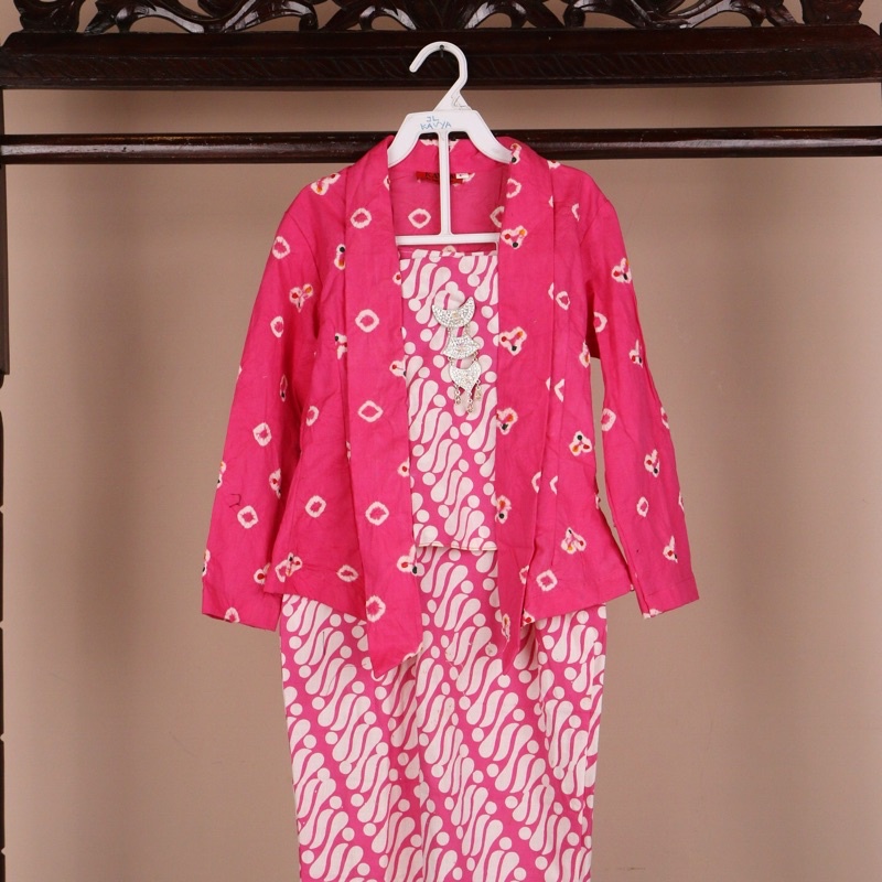 kebaya anak jumputan pink