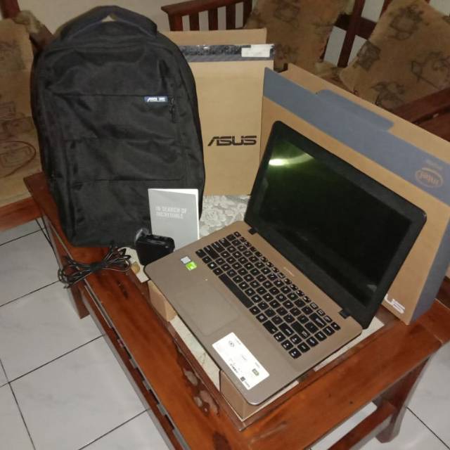 Asus vivobook A442UR